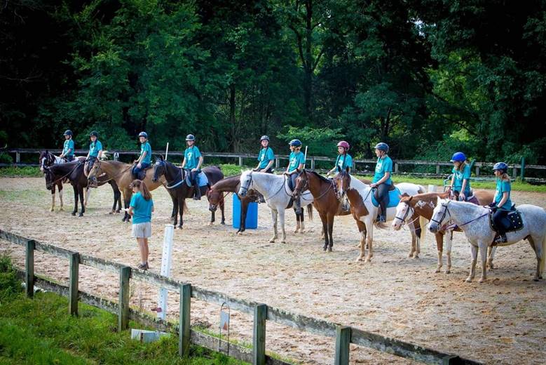People riding horses in a race

Description automatically generated with low confidence