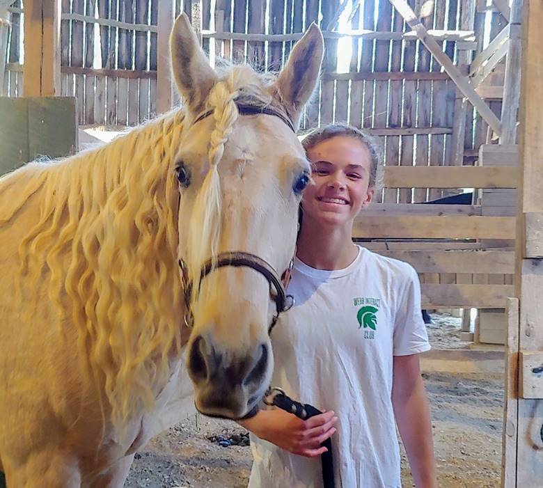 A child standing next to a horse

Description automatically generated with medium confidence